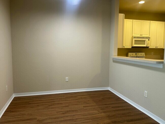 Building Photo - 3041 SE Lexington Lakes Dr