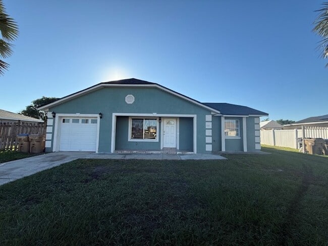 Beautiful single family Home. - Beautiful single family Home.