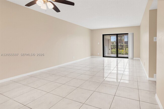 Foto del edificio - 9370 SW 8th St