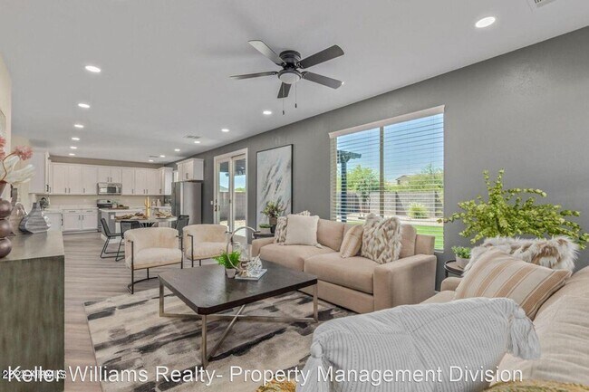 Foto del edificio - 5 br, 3.5 bath House - 32934 N Cherry Cree...