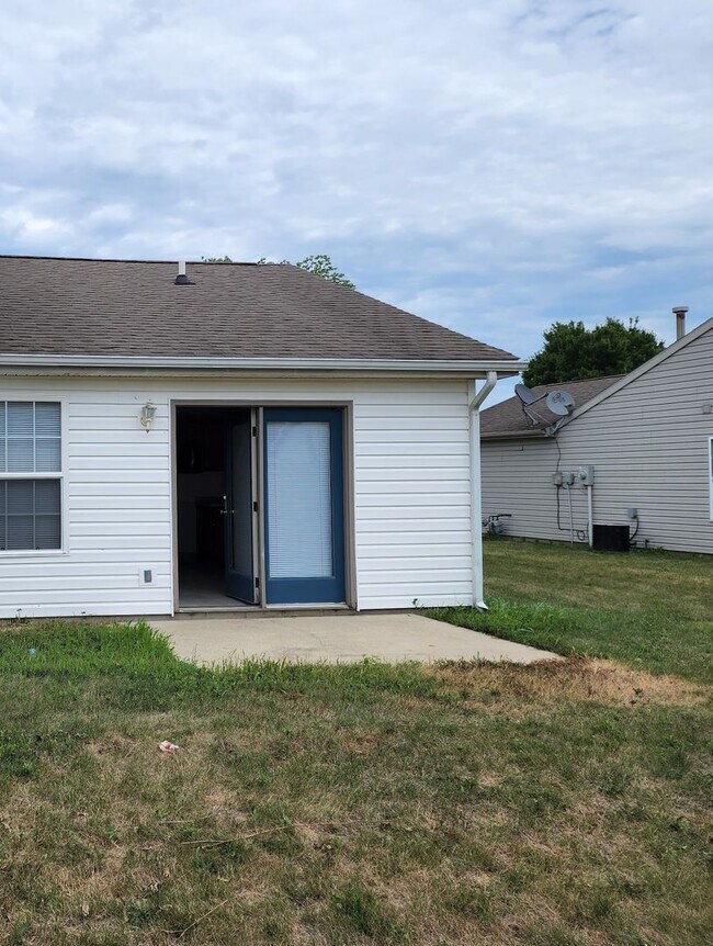 Foto del edificio - Three Bedroom Two Bath Home in Deerfield Farms Dayton, Indiana