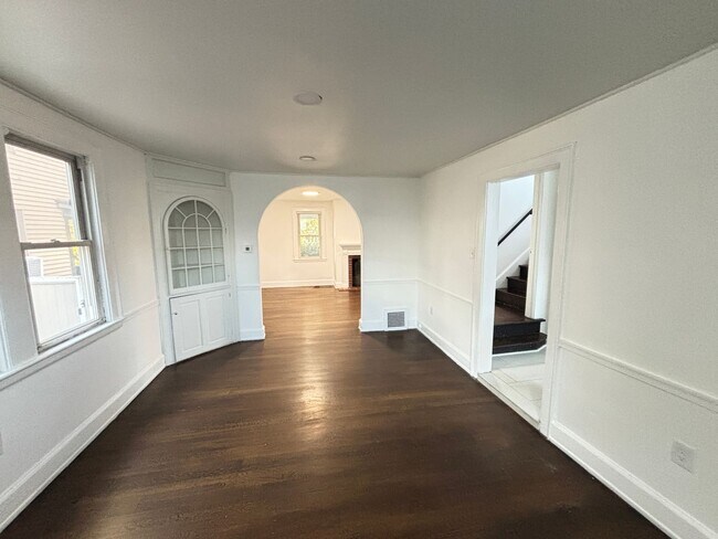 Foto del edificio - 409 E Washington Ave