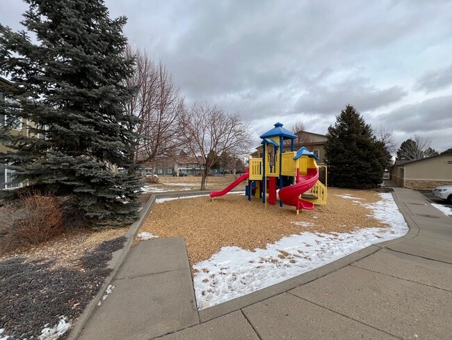 Building Photo - 3 Bedroom 2 Bathroom Denver Condo 6-Month ...