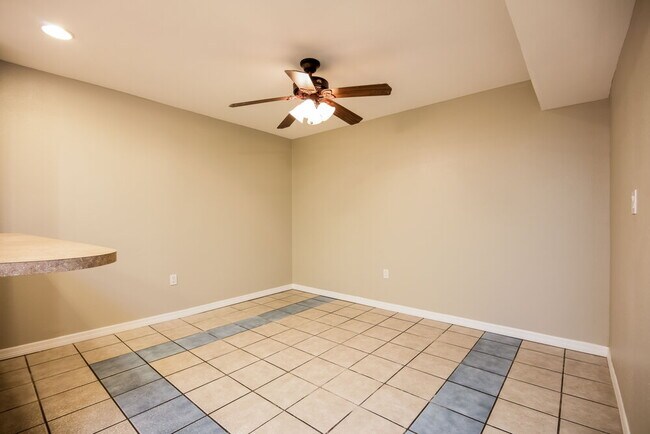 Foto del edificio - 10907 Meadow Lark Cove Dr