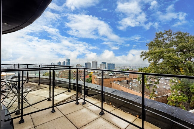 Building Photo - Le 1750 Cedar