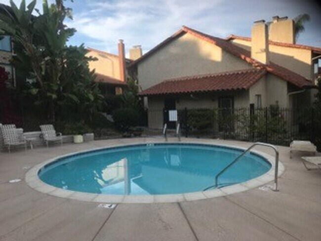 Foto del edificio - Bright 2 bedroom 2.5 bath townhome in La Costa and award winning schools