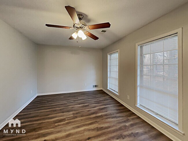 Foto del edificio - 3318 Crain Cove