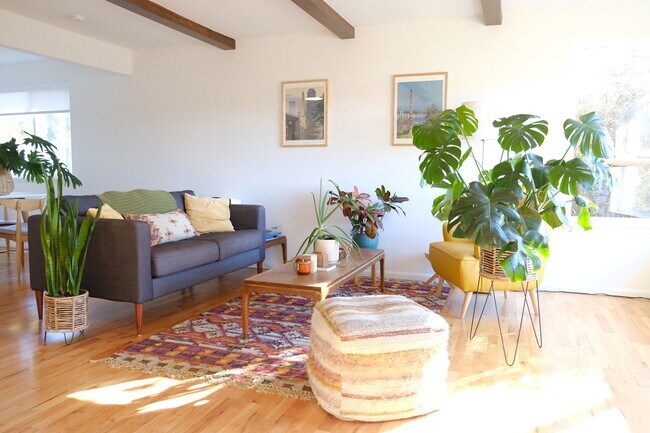 Foto del edificio - 8818 22nd Ave SW