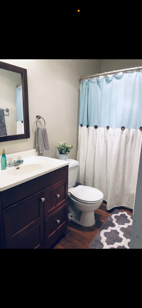 Foto del edificio - 4 bed 2 bath 1 car garage on Flint Avenue!