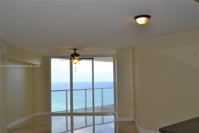 Foto del edificio - 16699 Collins Ave