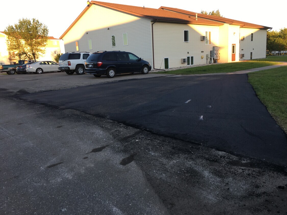 Foto del edificio - 103 Cottonwood Ave N