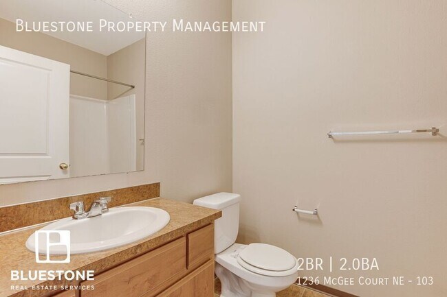 Foto del edificio - 1236 Mcgee Ct NE