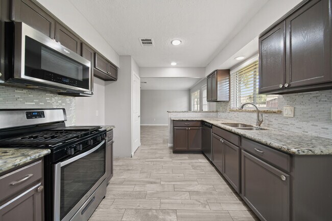 Foto del edificio - 5013 Camden Ln