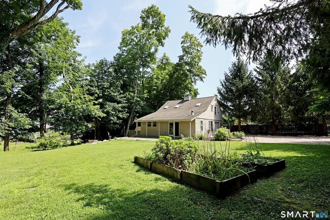 Foto del edificio - 15 Maple Shade Rd