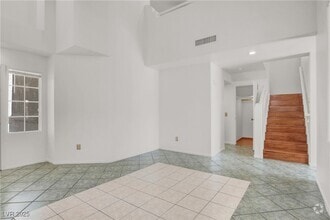 Building Photo - 2260 Blackberry Valley Way