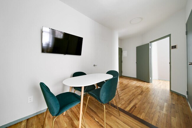 Building Photo - Full room C in a Newly Added Home in Colu