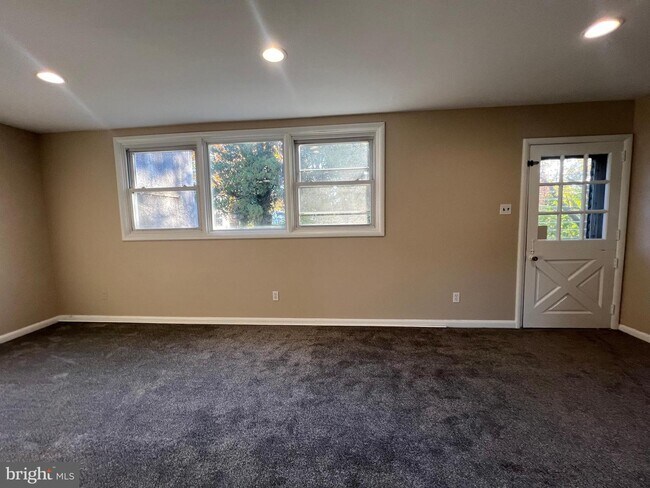 Building Photo - 1114 Bethlehem Pike