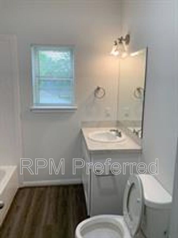 Foto del edificio - 8210 Parker Rd