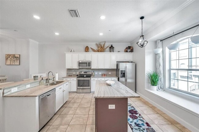 Building Photo - 10050 Bayou Grande