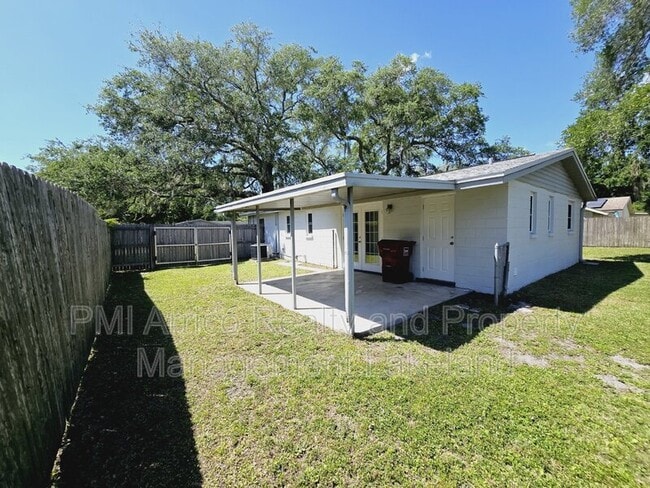 Building Photo - 1402 N Bracewell Dr