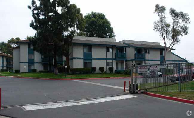 Foto del edificio - Huntington Villa Yorba Apartments