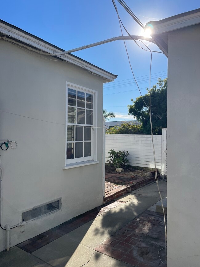 Patio y jardín - 2125 Manhattan Ave