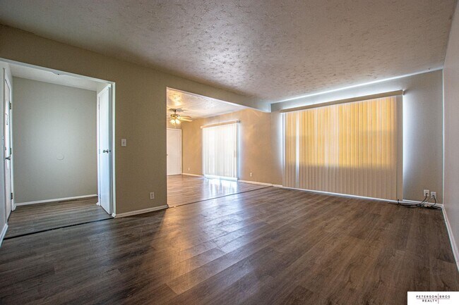 Foto del edificio - 11825 Elm St