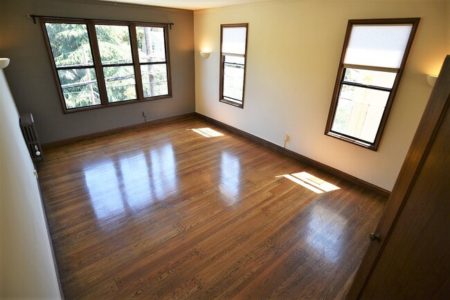 Building Photo - 590 Merritt Ave