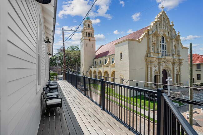 Building Photo - 601 Lavoisier St
