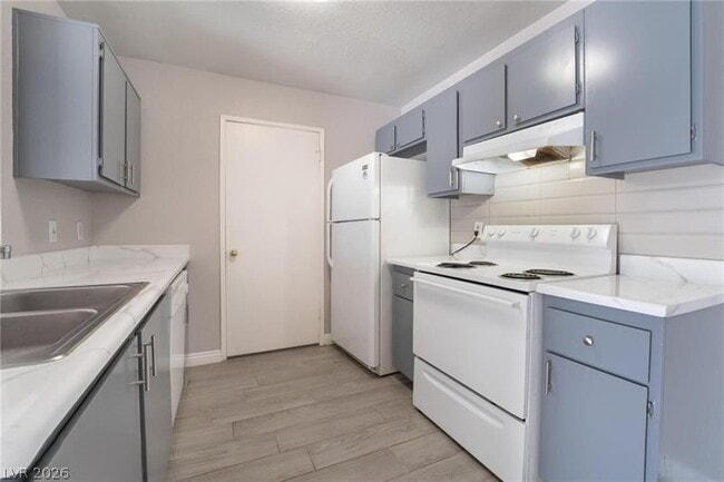 Building Photo - 221 Mission Catalina Ln