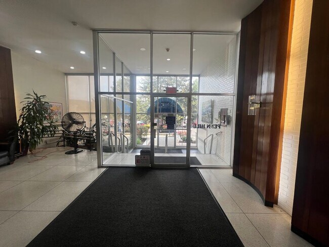 Foto del edificio - Spacious One Bedroom Apartment- City views!