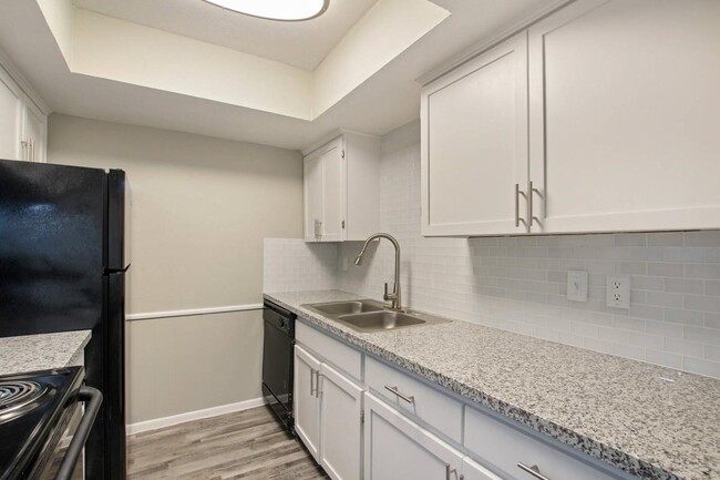 Building Photo - 1212 Hampshire Ln