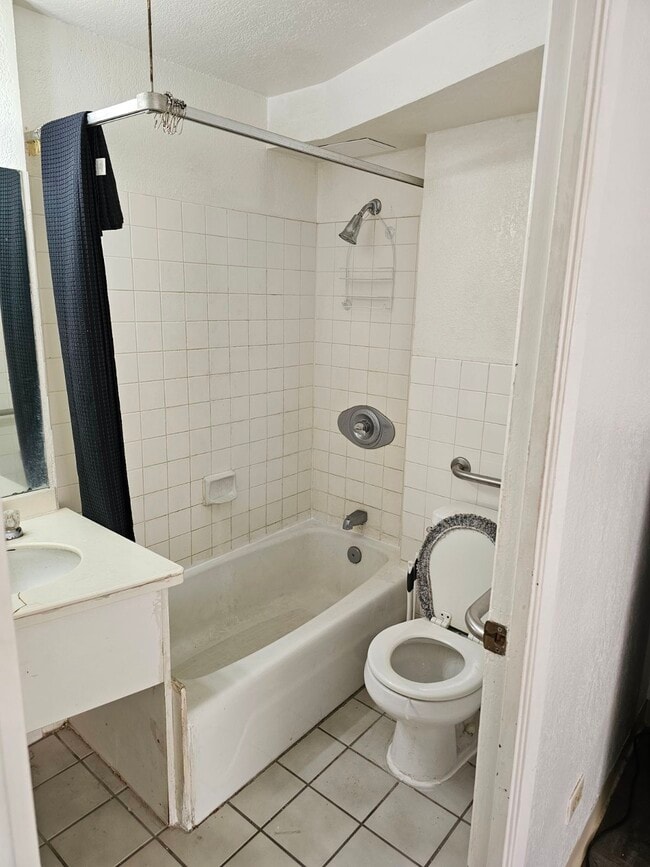 Building Photo - 444 Niu St