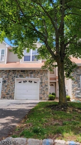 Foto principal - 1076 Oakcroft Ln