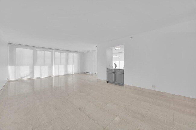 Foto del edificio - 529 S Flagler Dr