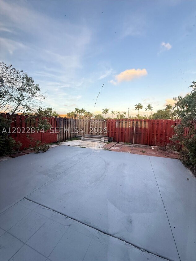 Foto del edificio - 18615 NW 84th Pl.