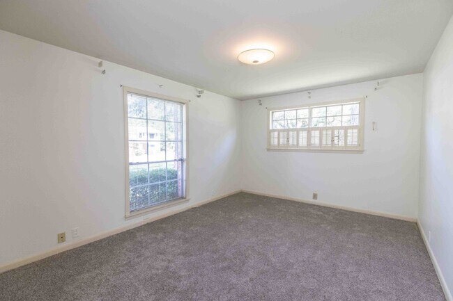 Foto del edificio - Charming 2 bedroom/2 bathroom Downstairs Unit