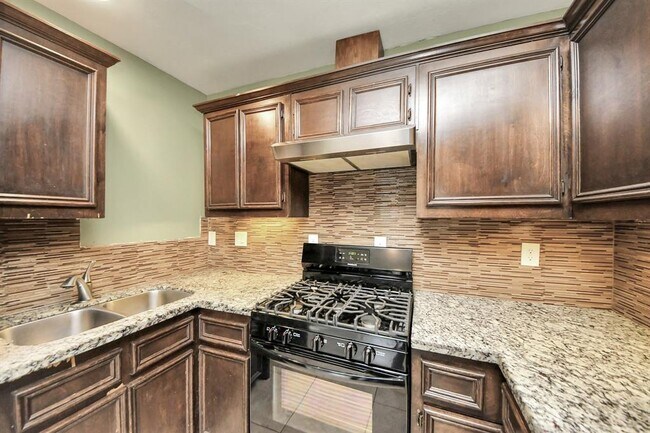 Foto del edificio - 743 Eastlake St