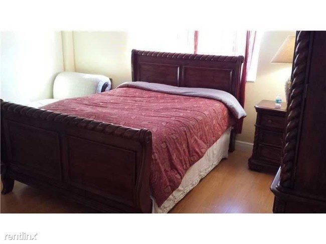 Foto del edificio - 2821 NE 163rd St