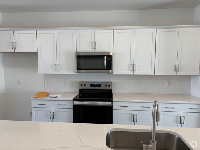 Building Photo - 15312 Oasis Sun Aly