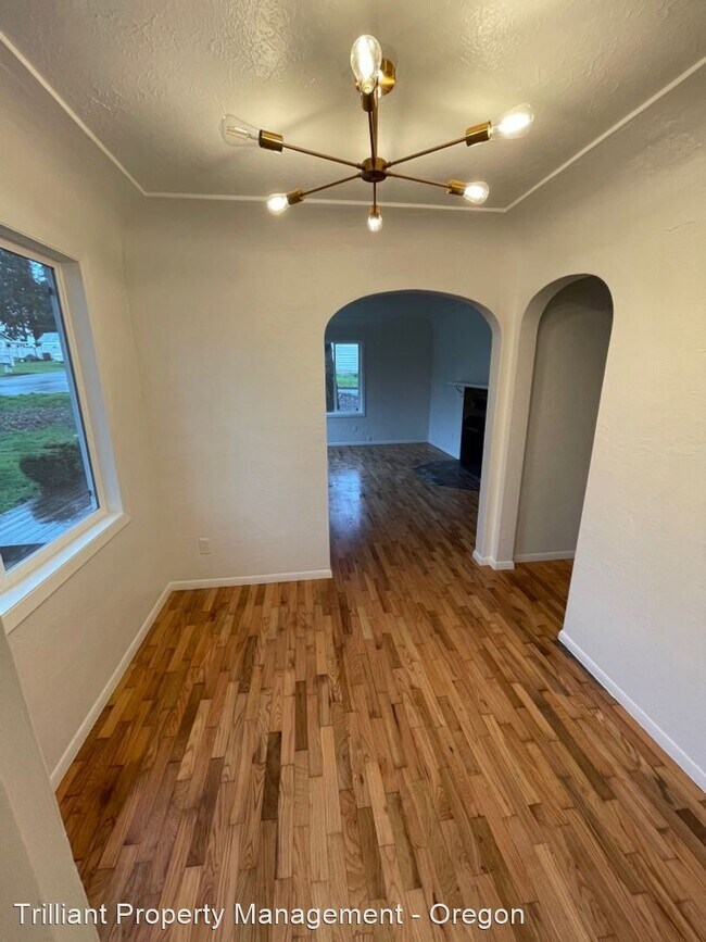 Building Photo - 2 br, 1 bath House - 1050 Cedar Way SE