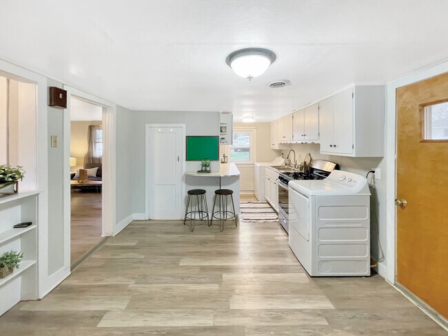 Kitchen - 210 W Warren St