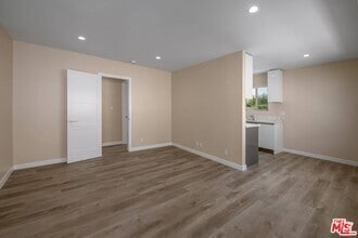 Building Photo - 1553 S Saltair Ave