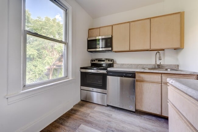 Building Photo - 3422 Ward St