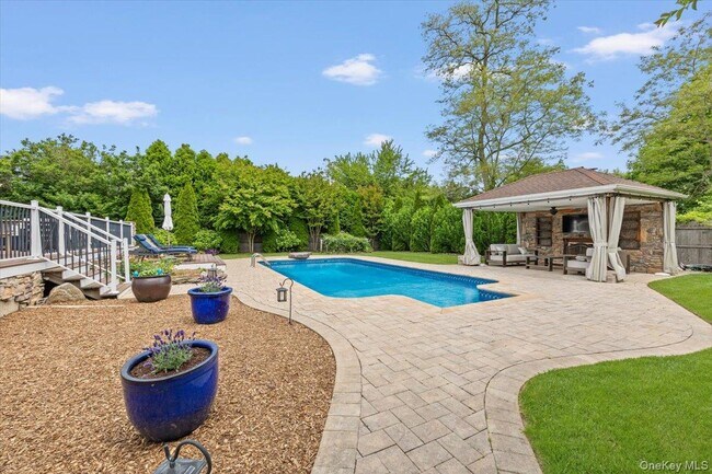 Foto del edificio - 13 Colonial Ln