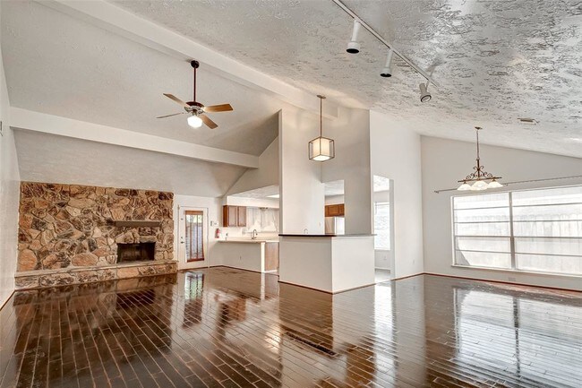 Building Photo - 14719 Wind Cave Ln