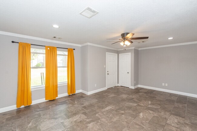 Foto del edificio - 1053 Willow Oaks Cir