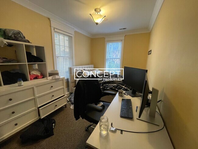 Building Photo - 15 Eldora St