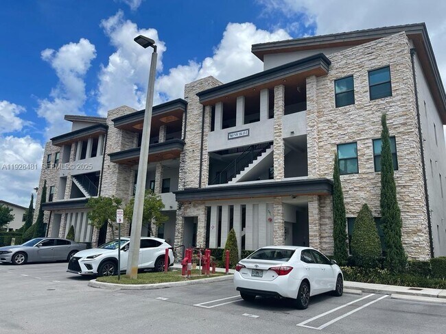 Foto del edificio - 7865 NW 104th Ave