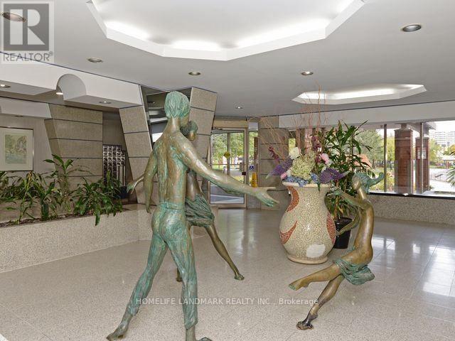 Photo du bâtiment - 2460 Eglinton Ave E